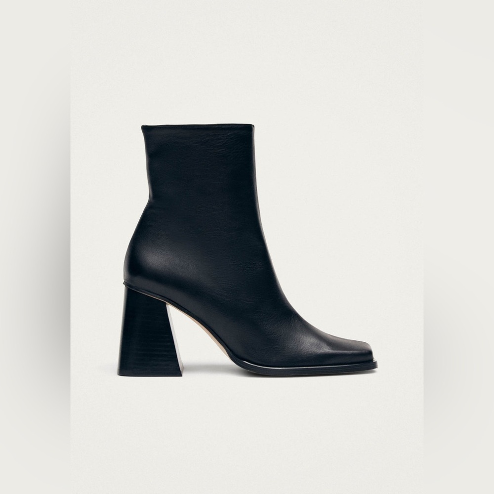 Alohas - SOUTH BLACK LEATHER ANKLE BOOTS